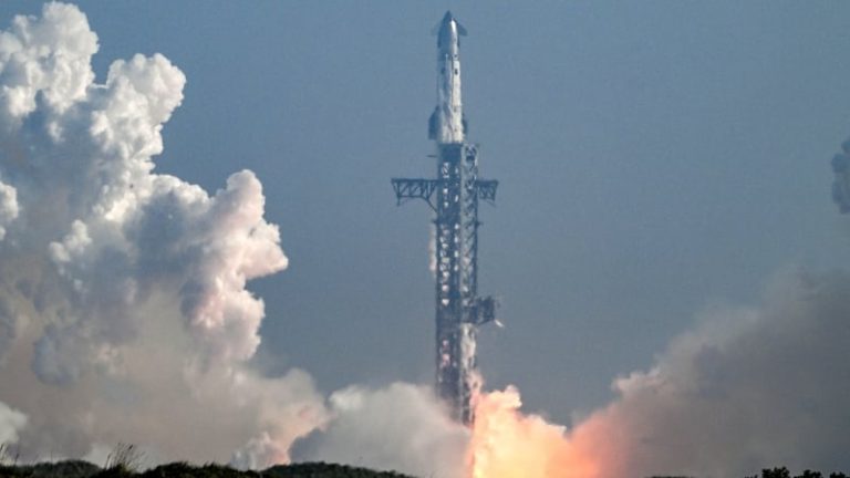 Read more about the article SpaceX carries out mostly successful Starship test flight