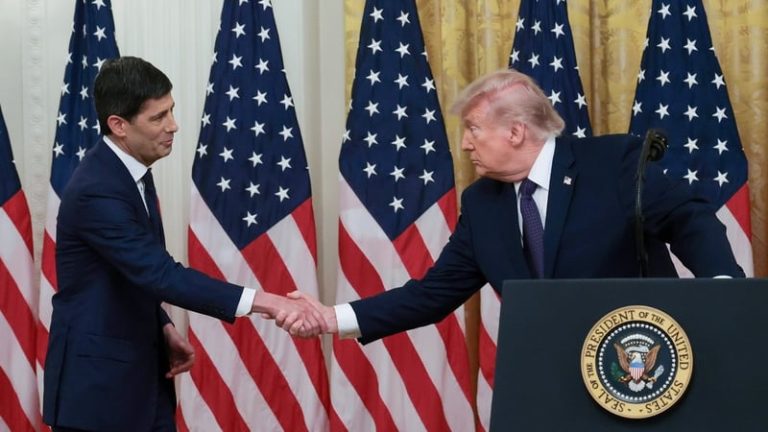 Read more about the article New US Fed chief sworn in at White House