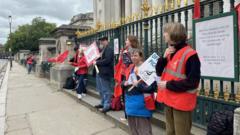 Read more about the article High living costs in Cambridge drive workers to food banks