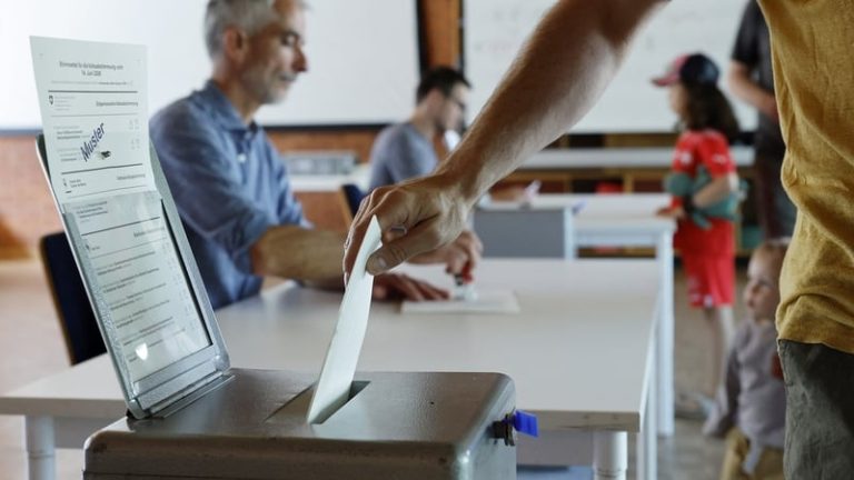 Read more about the article Swiss voters reject population cap in referendum