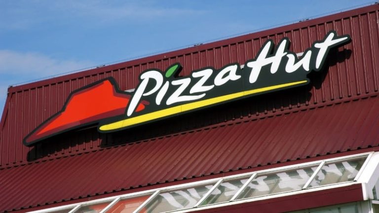 Read more about the article Yum Brands to sell Pizza Hut for $2.7 billion