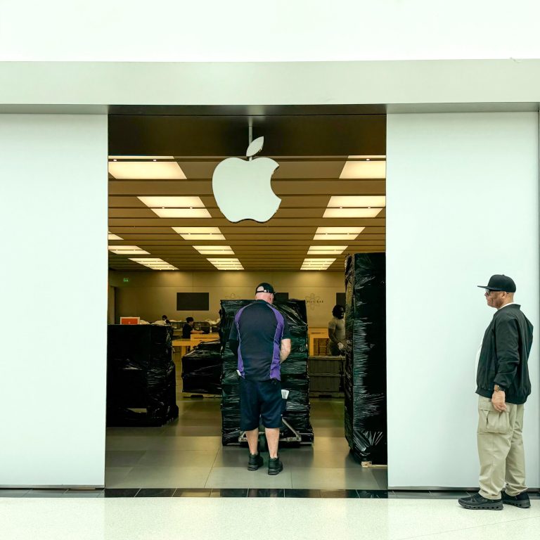 Read more about the article Apple Just Closed Its First Unionized U.S. Store