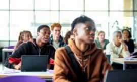 Phone contract comparisons ‘amounted to mis-selling’ student loans, MPs say