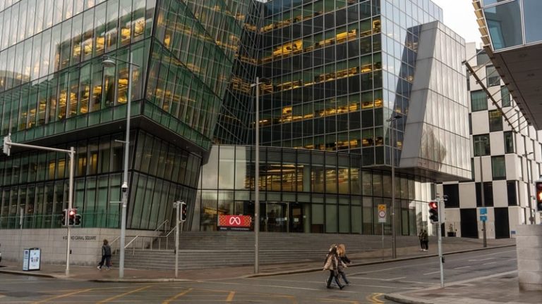 Read more about the article Unions call on Government to protect tech workers