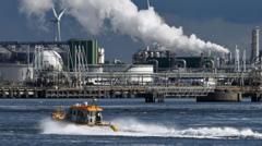 Read more about the article Rotterdam: Pressure builds on Europe’s biggest port to be greener