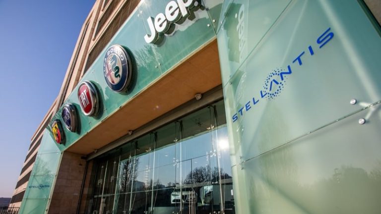 Read more about the article Stellantis vehicle shipments rise 10% in second quarter