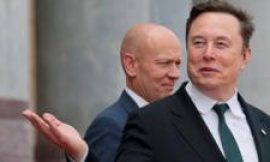 SpaceX share price drops below stock market debut