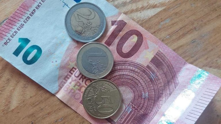 Read more about the article 5.6% increase in minimum wage to be recommended to Govt