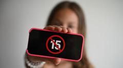france-approves-social-media-ban-for-under-15s