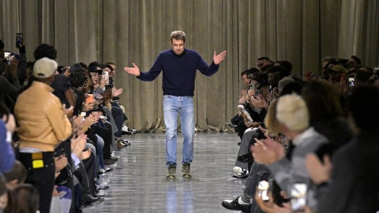 Read more about the article Jonathan Anderson to hold Dior fashion show at Trinity College