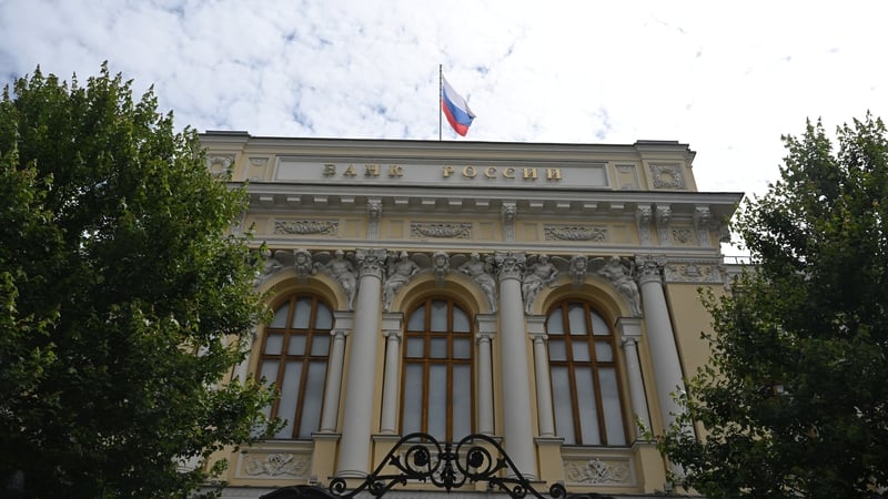 russian-central-bank-cuts-key-rate-to-14%-from-14.25%