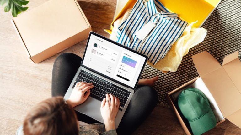 Read more about the article UK retail sales rise due to heatwave and online shopping