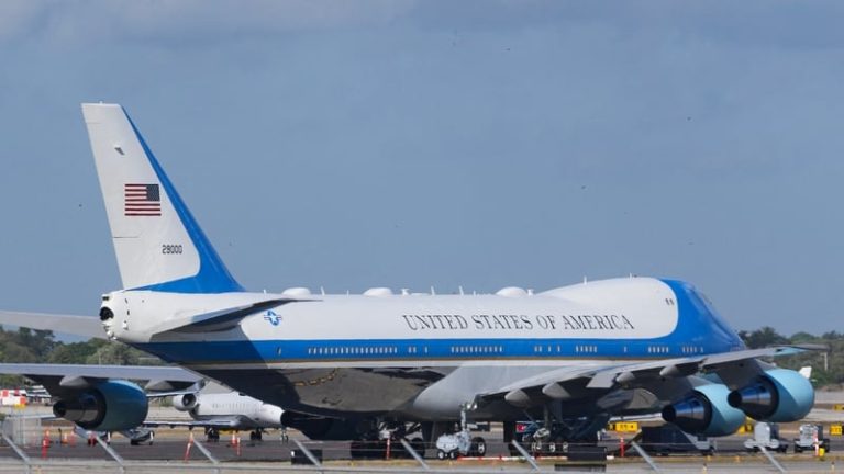 Read more about the article Boeing posts Q2 loss as Air Force One costs rise