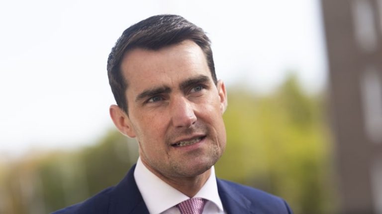 Read more about the article Chambers calls for ‘efficiencies’ on health staff levels