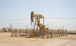 Oil climbs as traders assess shipping flows