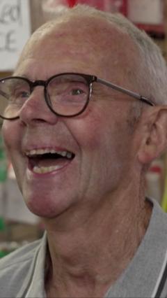 Read more about the article Yate shopkeeper, 85, retires after running store for six decades
