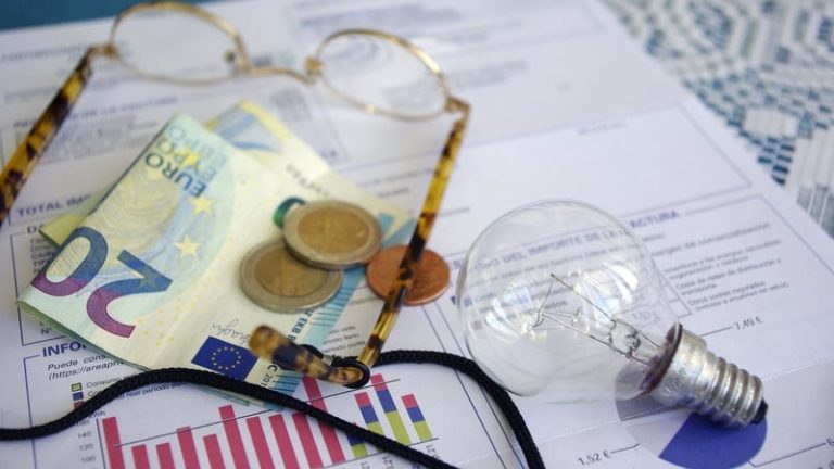 Read more about the article Record number in arrears on electricity bills
