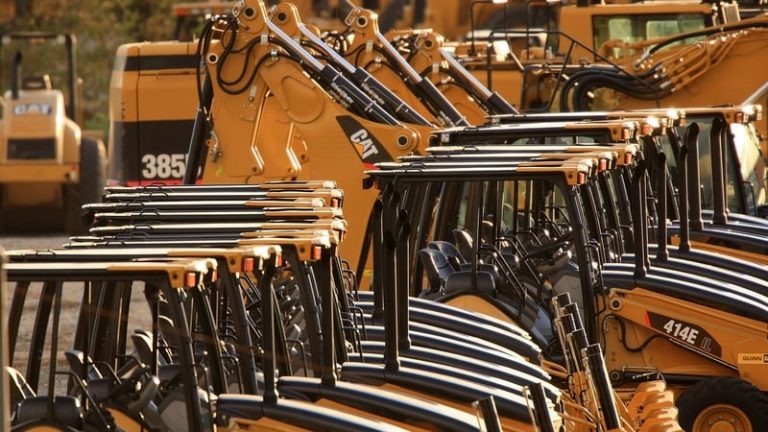 Read more about the article Caterpillar lifts 2026 sales forecast on AI buildout