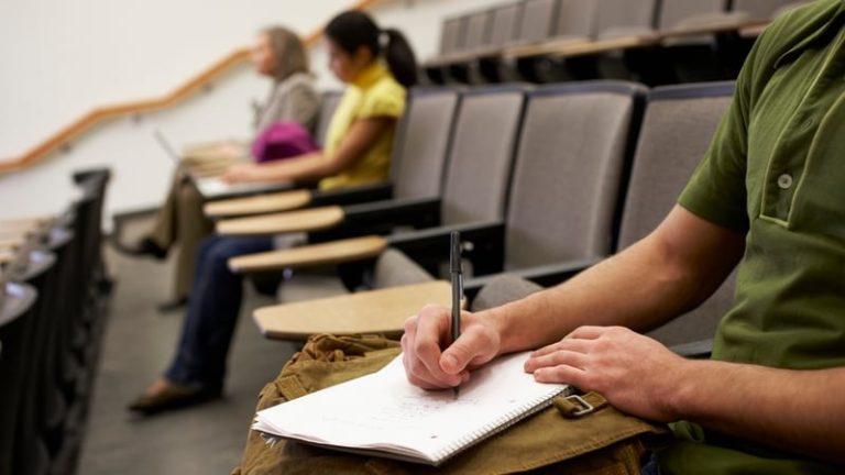 Read more about the article College costs an average of €16k this year – research