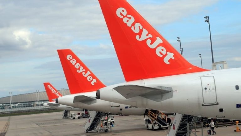 Read more about the article Apollo to take EasyJet private in £5.7 billion deal
