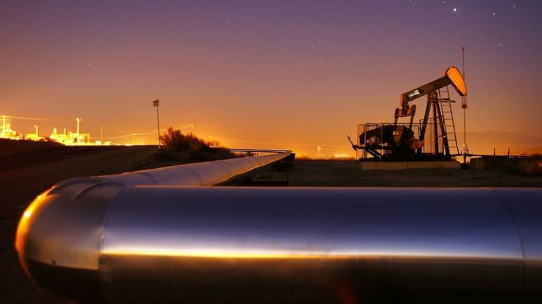 Read more about the article Oil prices drop as investors weigh potential Hormuz deal