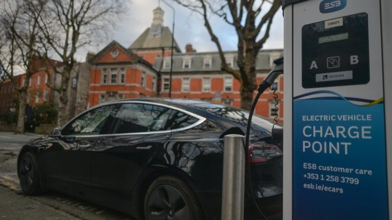 Read more about the article Irish buyers are choosing EVs, but concerns remain