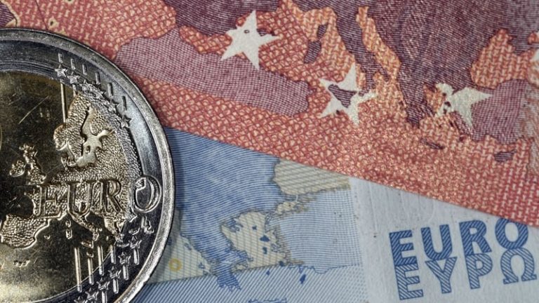 Read more about the article Euro investor morale improves in August: Sentix survey