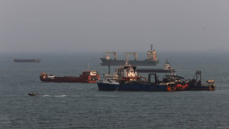 Read more about the article New attacks on shipping as Iran talks hit fresh impasse