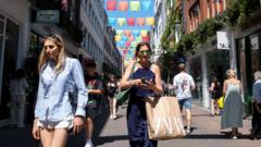 uk-economy-grows-but-experts-warn-of-challenging-months-ahead