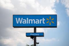 Read more about the article Walmart sees sales growth slip as US shoppers feel the squeeze