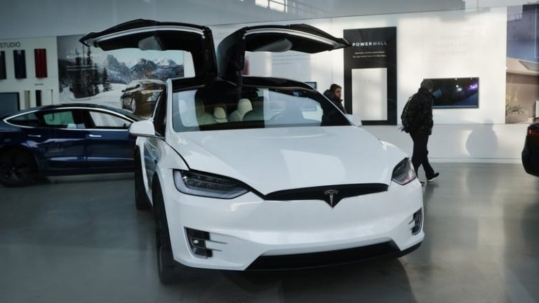 Read more about the article Tesla and others begin record vehicle recall in China