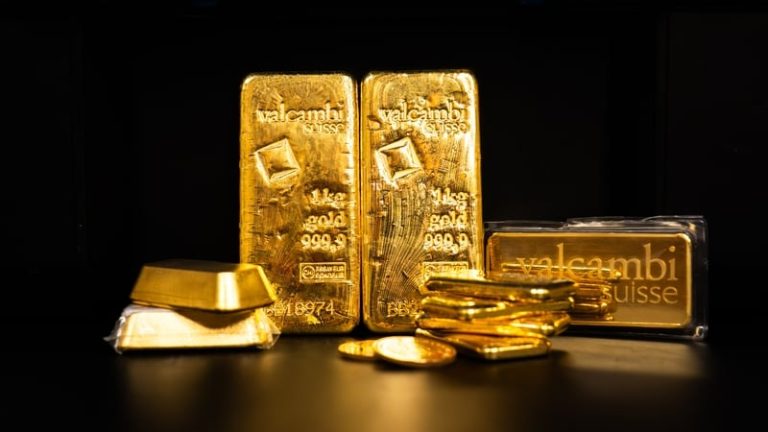 Read more about the article Gold rallies to 3-month high as frail dollar supports