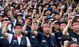 Hyundai South Korean union stages first strike in decade