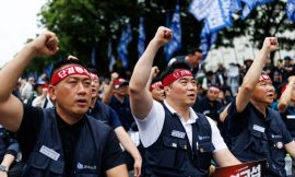 Hyundai union back in wage talks after rare day strike