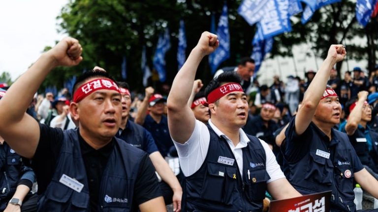 Read more about the article Hyundai union back in wage talks after rare day strike