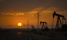 Oil falls ahead of announcement of new sanctions on Iran