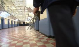 Prison officers vote for industrial action over pay talks