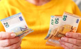 Consumer sentiment sees slight rise in latest survey