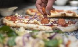 Pizza restaurants: Why pizza-making robots are not cutting it