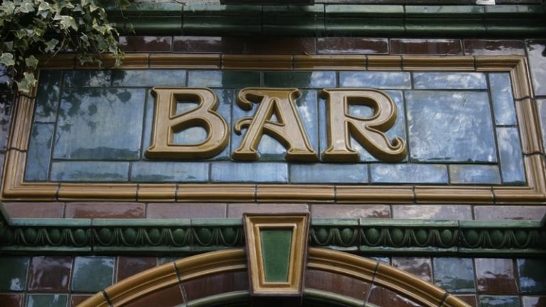 Read more about the article Quarter of Irish pubs have closed since 2005 – study