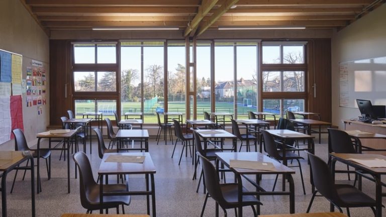 Read more about the article Teachers in NI back industrial action over workloads