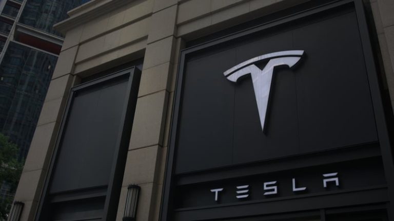 Read more about the article Tesla launches self-driving ‘Cybercab’ in Texas