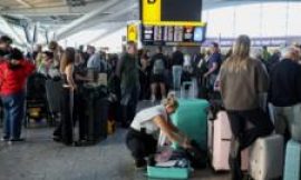 More flight delays expected after hundreds cancelled by air traffic control glitch