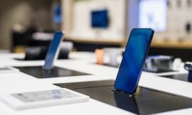 Phone shop staff ‘working more than manager’ awarded €11k