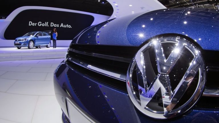 Read more about the article Volkswagen cuts outlook on €10bn one-off hit