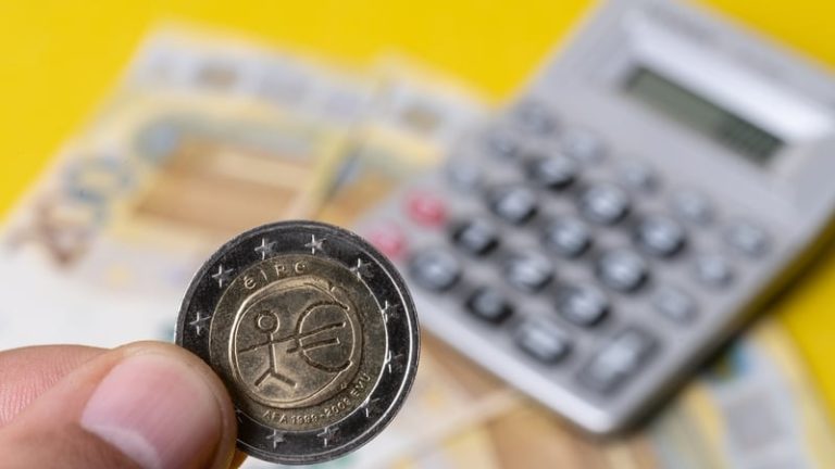 Read more about the article Euro zone business activity posts surprise upturn – PMI