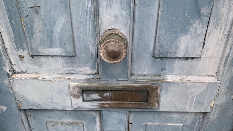 empty-property-next-door-would-put-44%-off-buying-a-home
