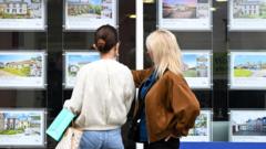 Read more about the article Average five-year mortgage rate hits 6% for first time in three years