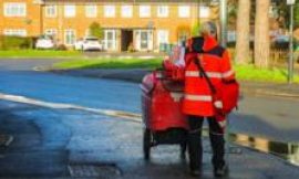 Royal Mail losing 400 postal workers a week, says union