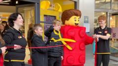 Read more about the article Watch: Hundreds queue new Lego store in Norwich